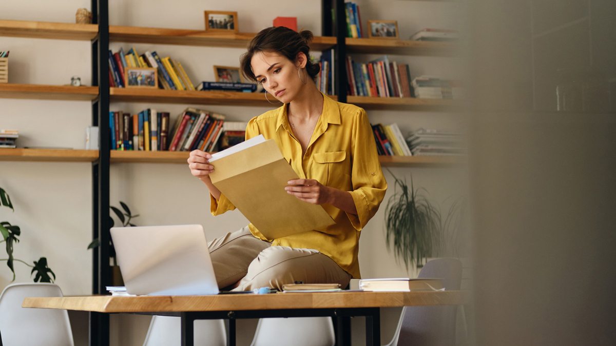 beautiful-woman-in-shirt-sitting-on-desk-with-LE96BAG